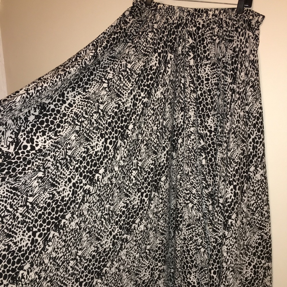 Size L Printed flared maxi skirt